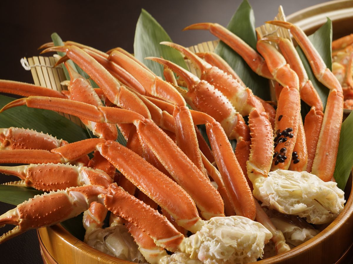 本ズワイ蟹食べ放題プランの 早割 やってます 価格高騰で品薄な 蟹 を 食べ放題でご用意致します 玉造グランドホテル長生閣